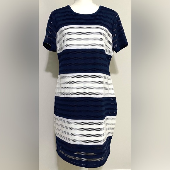 Beige by ECI Womens L Navy Blue White Stripe Short Sleeve Straight Dress Classic - Picture 2 of 12